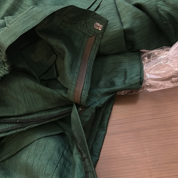 Suhail Hafeez Men’s Green Embroidered Kurta Set - Picture 3 of 6